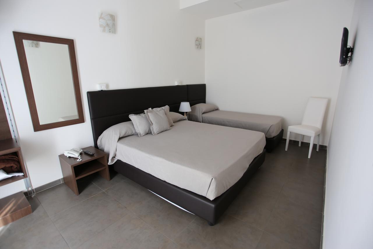 Hotel Eubea Reggio di Calabria Bagian luar foto