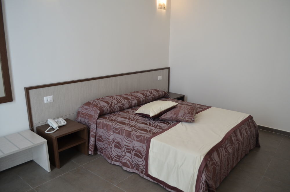 Hotel Eubea Reggio di Calabria Bagian luar foto