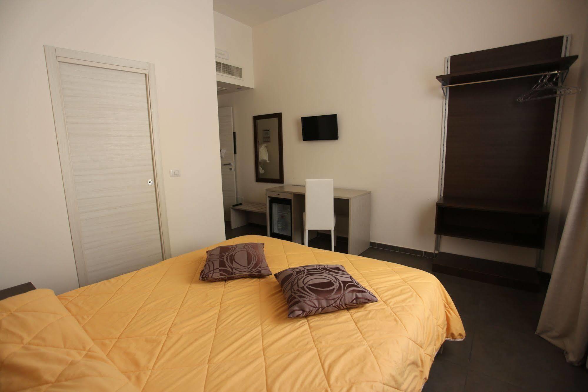 Hotel Eubea Reggio di Calabria Bagian luar foto