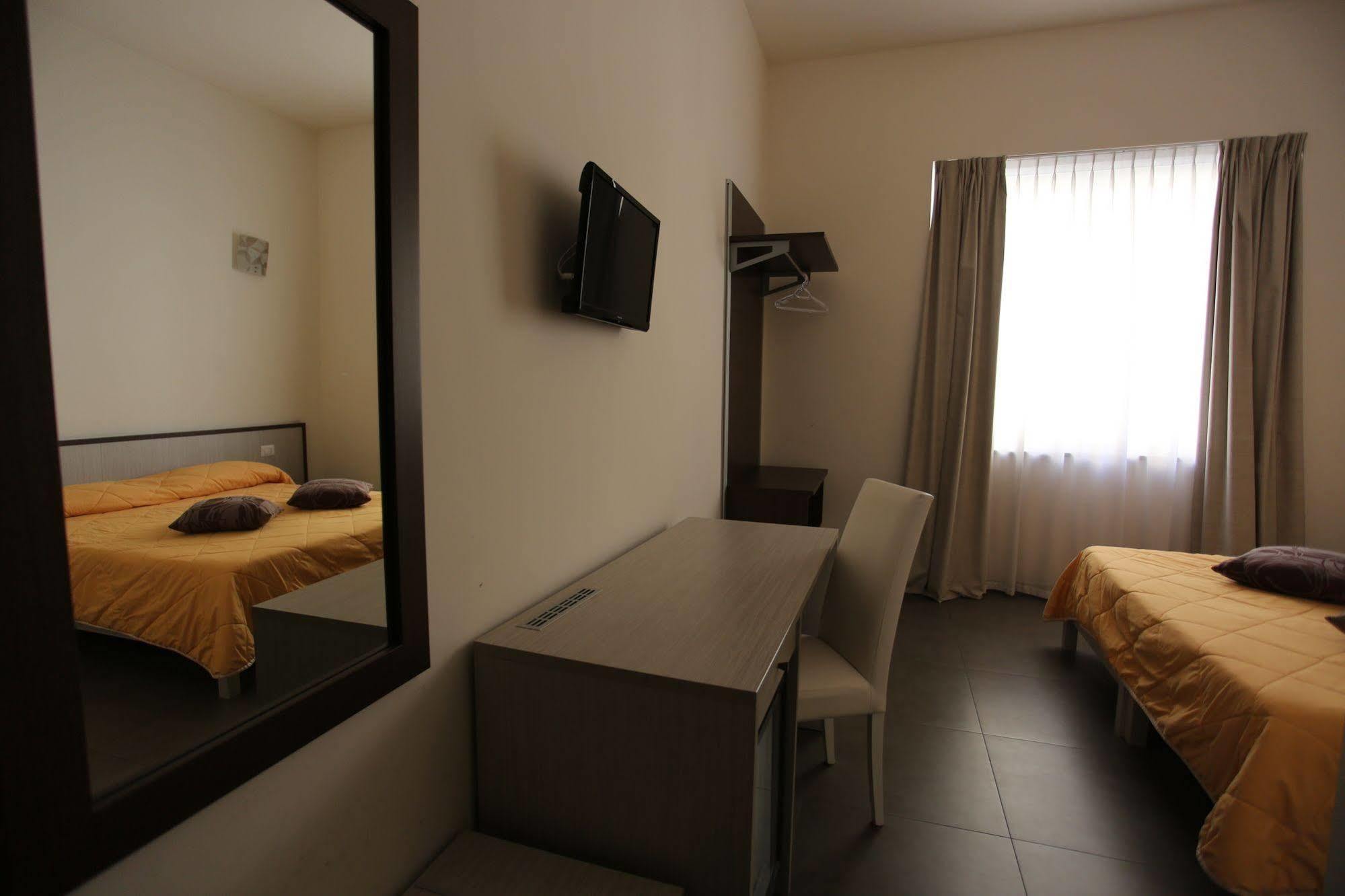 Hotel Eubea Reggio di Calabria Bagian luar foto